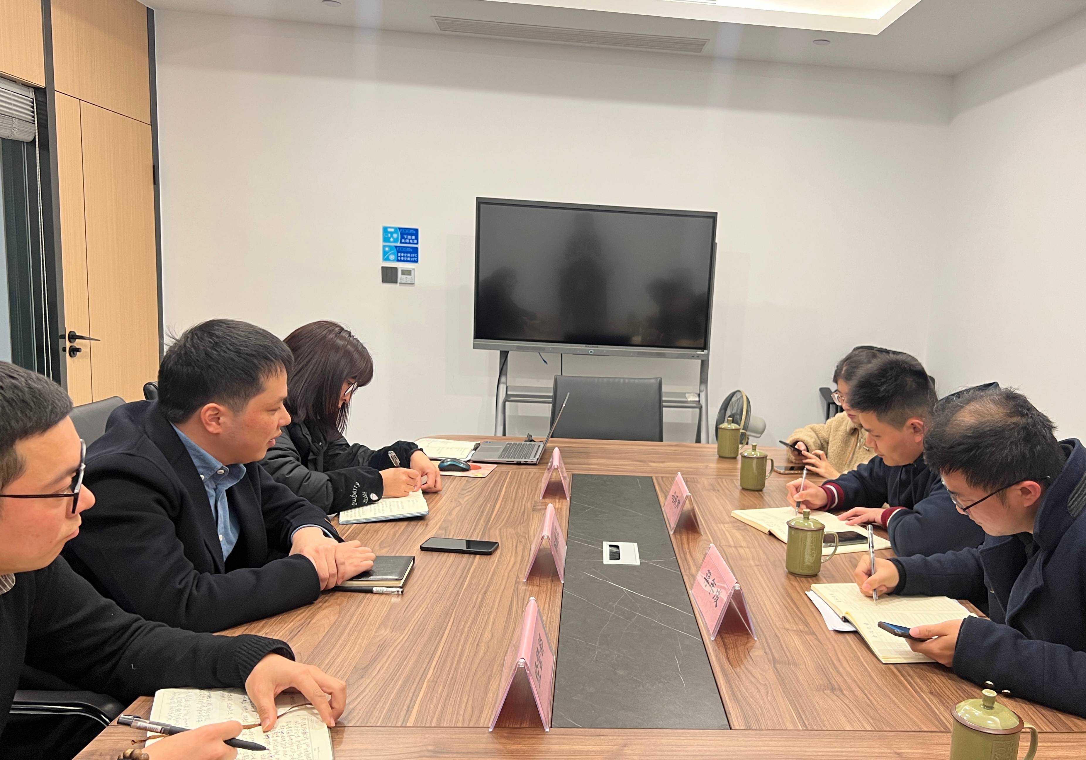 鹿城區(qū)商務局聯(lián)合雙嶼街道赴面粉公司開展交流走訪